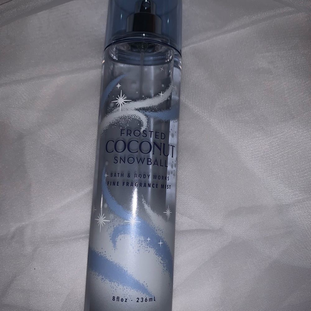 Bath & Body Works Frosted Coconut Snowball Fine Fragrance Mist